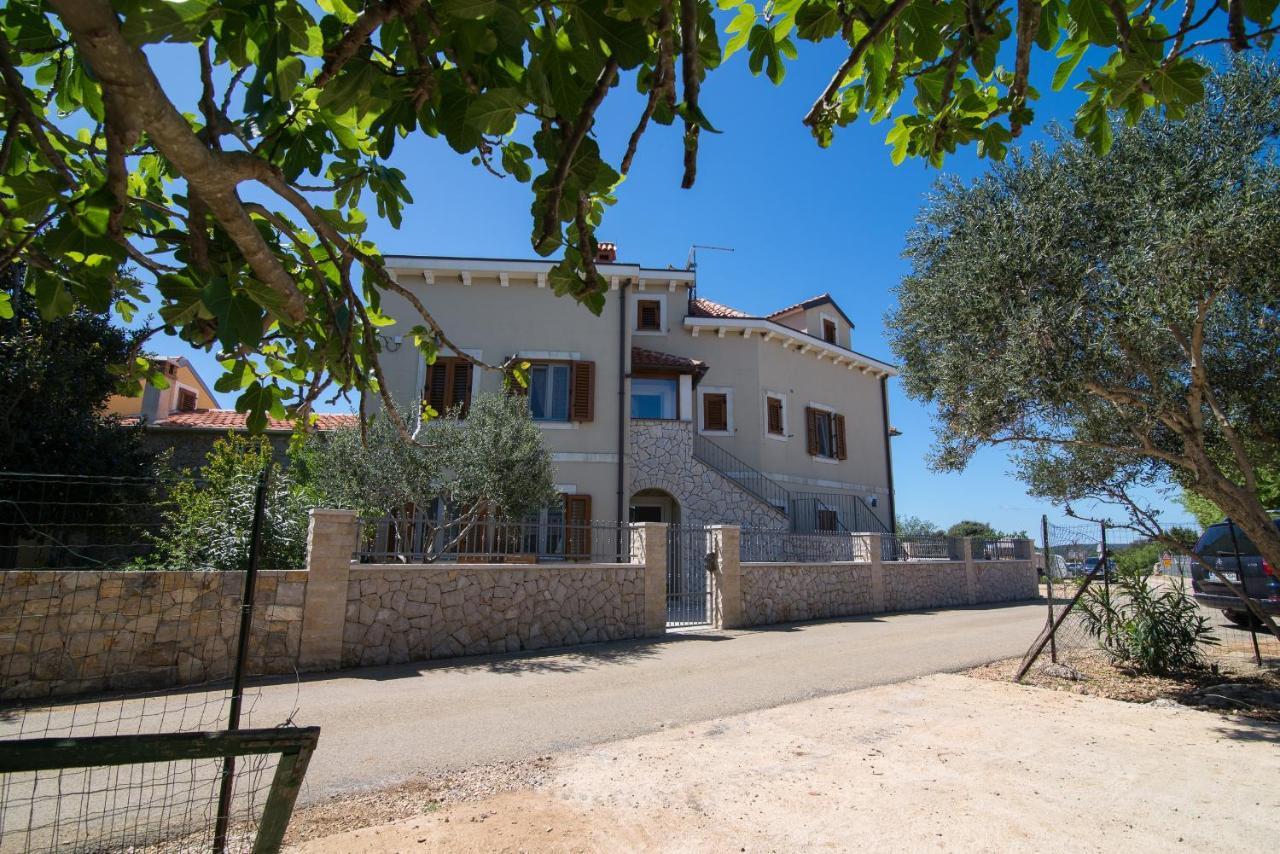 Apartments With A Parking Space Punta Kriza, Cres - 8082 Buitenkant foto