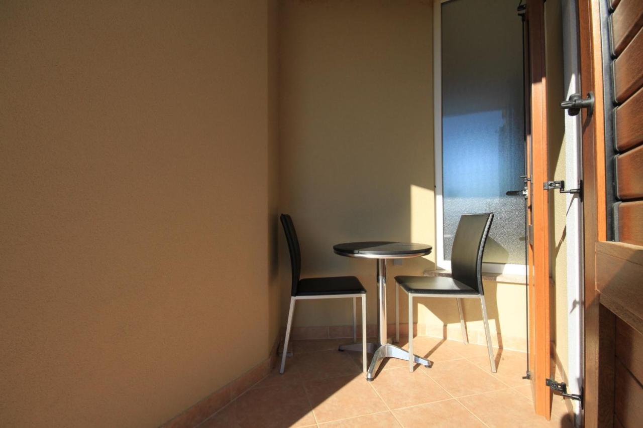 Apartments With A Parking Space Punta Kriza, Cres - 8082 Buitenkant foto