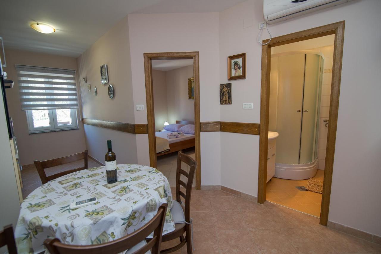 Apartments With A Parking Space Punta Kriza, Cres - 8082 Buitenkant foto