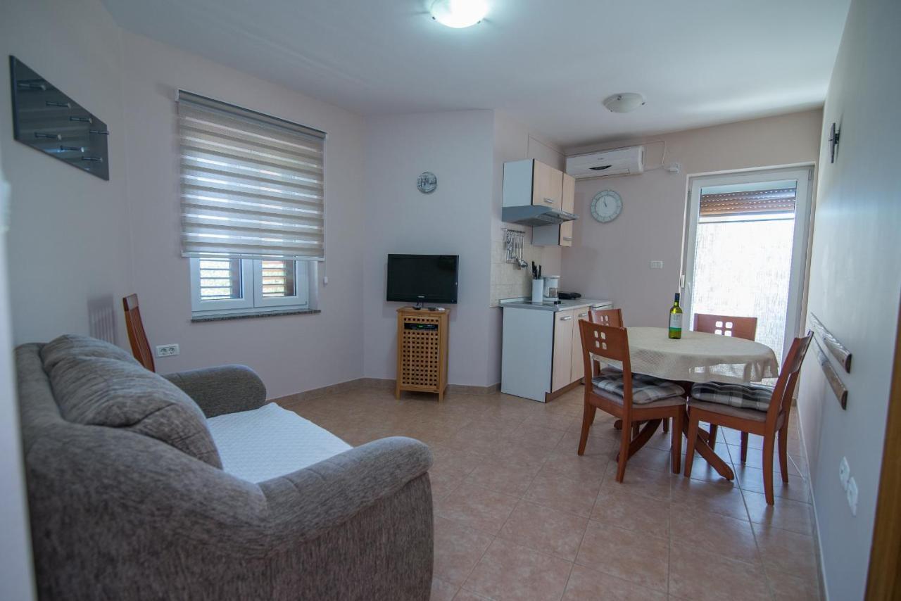 Apartments With A Parking Space Punta Kriza, Cres - 8082 Buitenkant foto